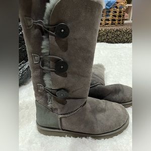 Grey uggs size 10 woman for 35$!!!!!